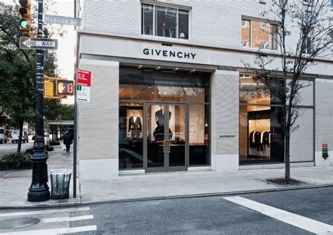 Versace to Replace Givenchy on Madison Avenue